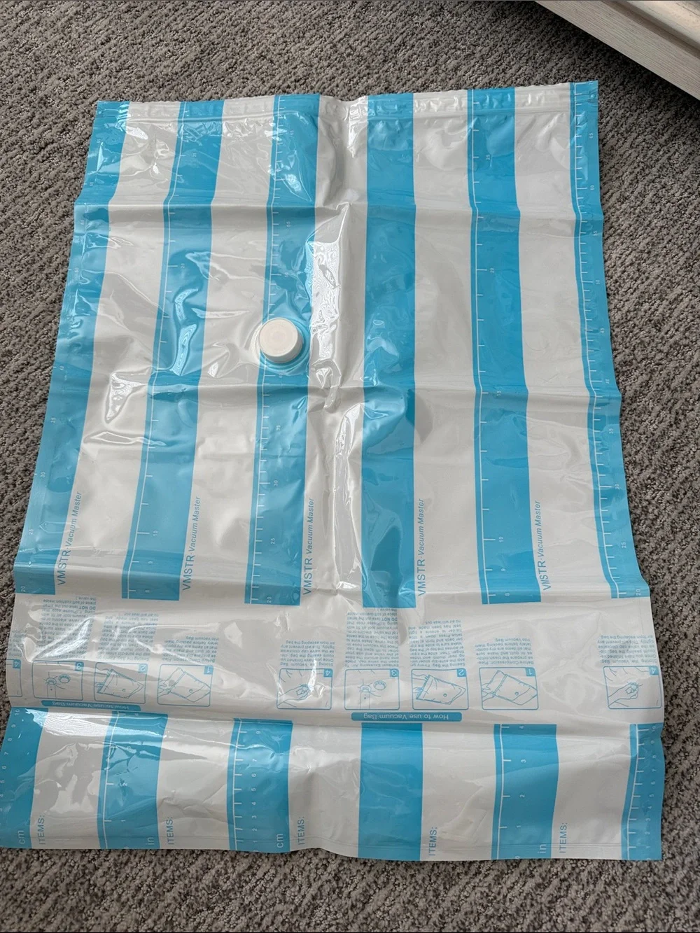 Vacuum Storage Bags - Reusable Space-Saving Set. Includes 4 Bags & Pump